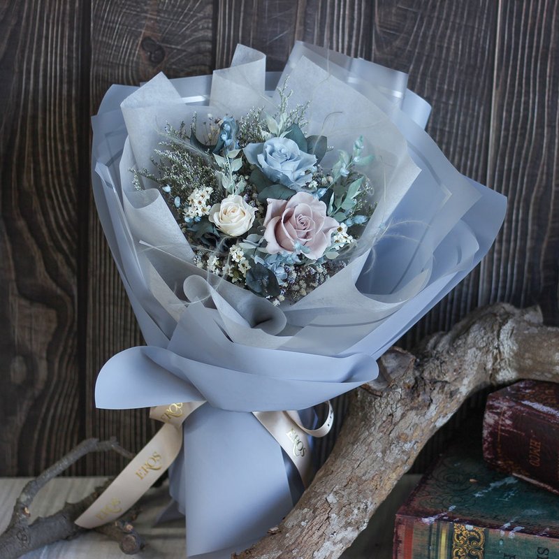 客製畢業花束 永生玫瑰花束 乾燥花束 Graduation Day求婚花束 - 乾燥花/永生花 - 植物．花 多色