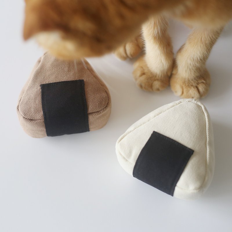 Rice ball plum rice ball sauce burning rice ball hand-made cat grass toy sachet can be washed and reused - Pet Toys - Cotton & Hemp White