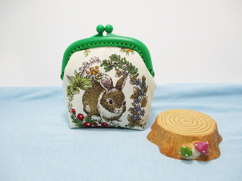 花圈裡的兔兔 / 馬卡龍磨砂口金零錢包 - 零錢包/小錢包 - 棉．麻 白色