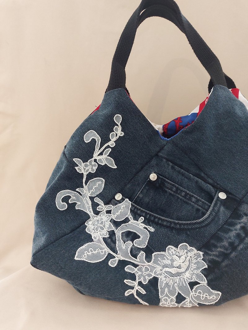 [Three-dimensional denim stitching bag] Environmental protection / handmade / handbag - กระเป๋าถือ - วัสดุอื่นๆ สีน้ำเงิน