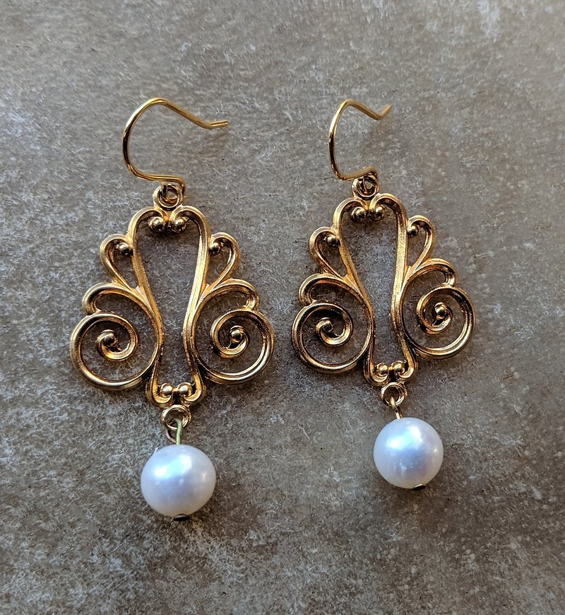 Brass Filigree Freshwater Pearls Earrings - ต่างหู - ไข่มุก 