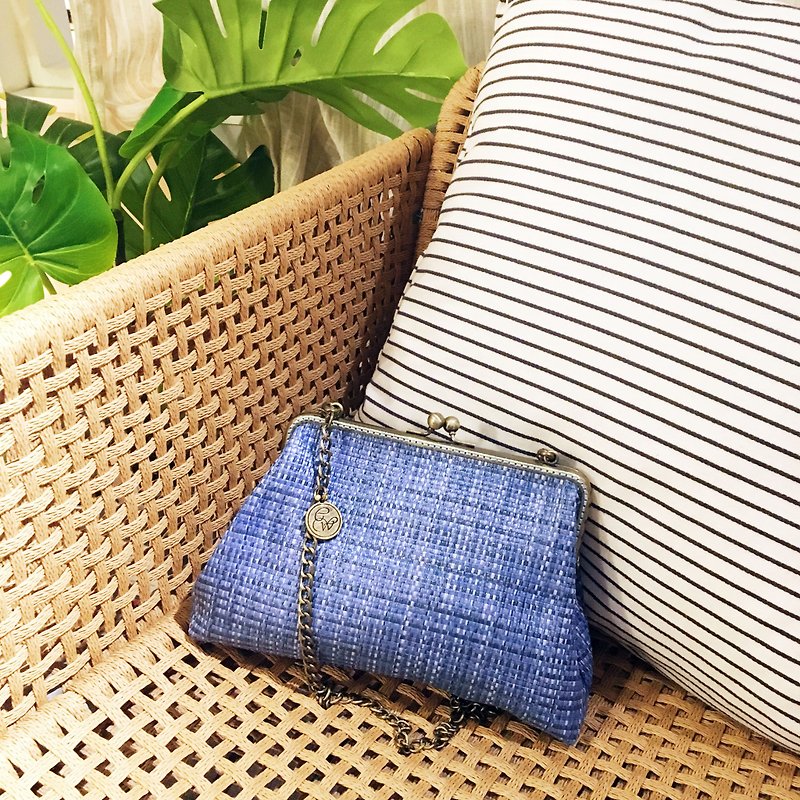 Weave your summer Handmade clasp bag / clutch / shoulder bag - sky blue - กระเป๋าแมสเซนเจอร์ - ผ้าฝ้าย/ผ้าลินิน สีน้ำเงิน