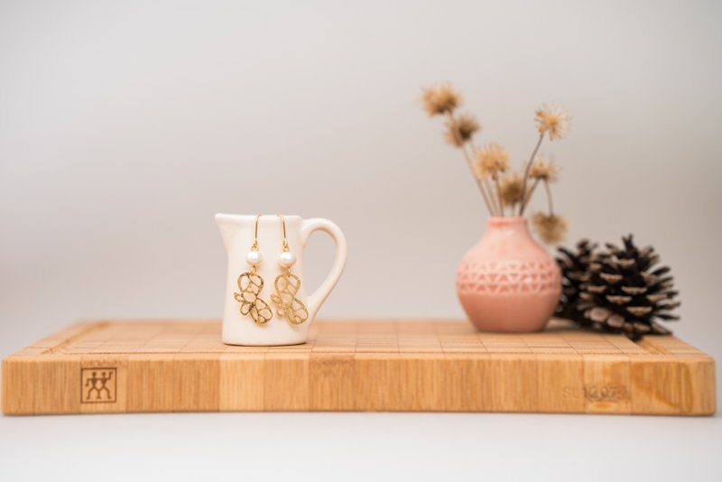 蝴蝶紛飛耳環 / 日本棉珍珠 / 日製18K金(可選耳針或耳夾) - 耳環/耳夾/耳骨夾 - 其他金屬 金色