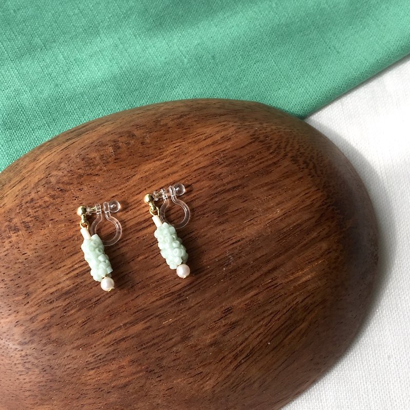 Earrings / Beads / Pale green / Silkypearl - 耳環/耳夾 - 其他材質 綠色