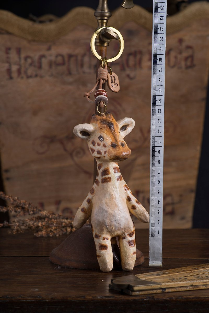 giraffe paper mache key chain - ที่ห้อยกุญแจ - กระดาษ สีนำ้ตาล