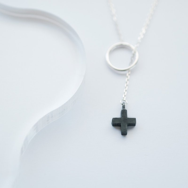 Black 十字架 ラリエット ネックレス シルバー925 - ネックレス - 金属 ブラック