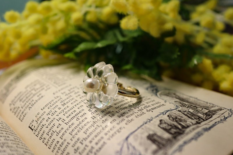 Chandelier flower ring - General Rings - Glass Transparent