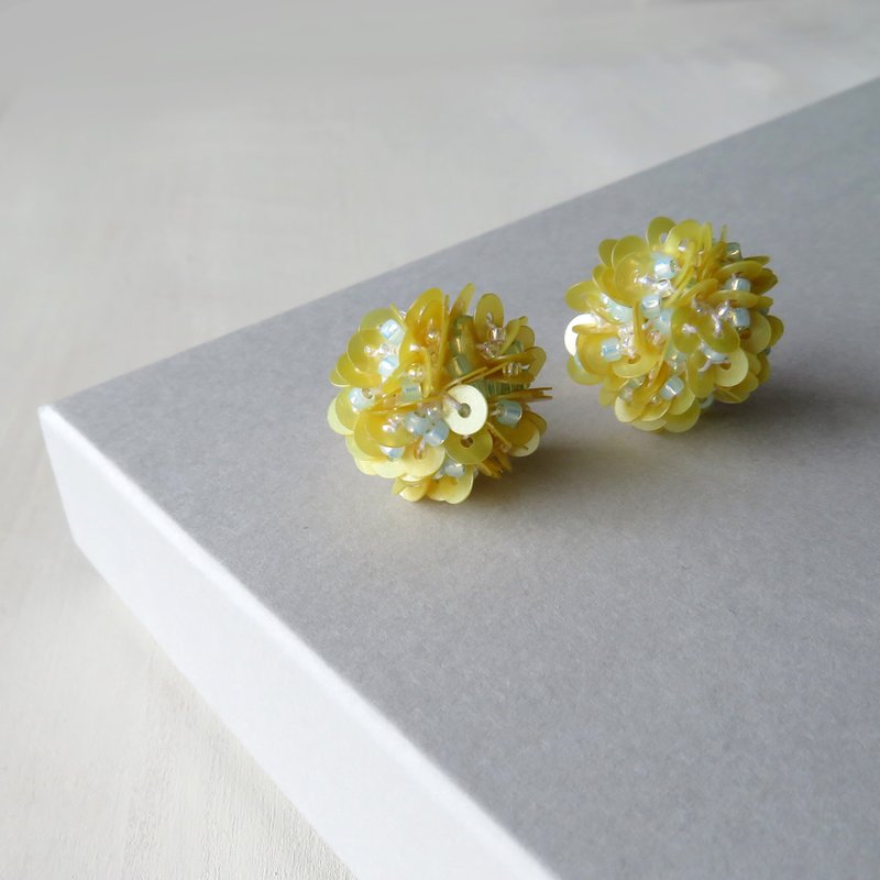 Sequin frill Clip-On , yellow - Earrings & Clip-ons - Other Materials Yellow