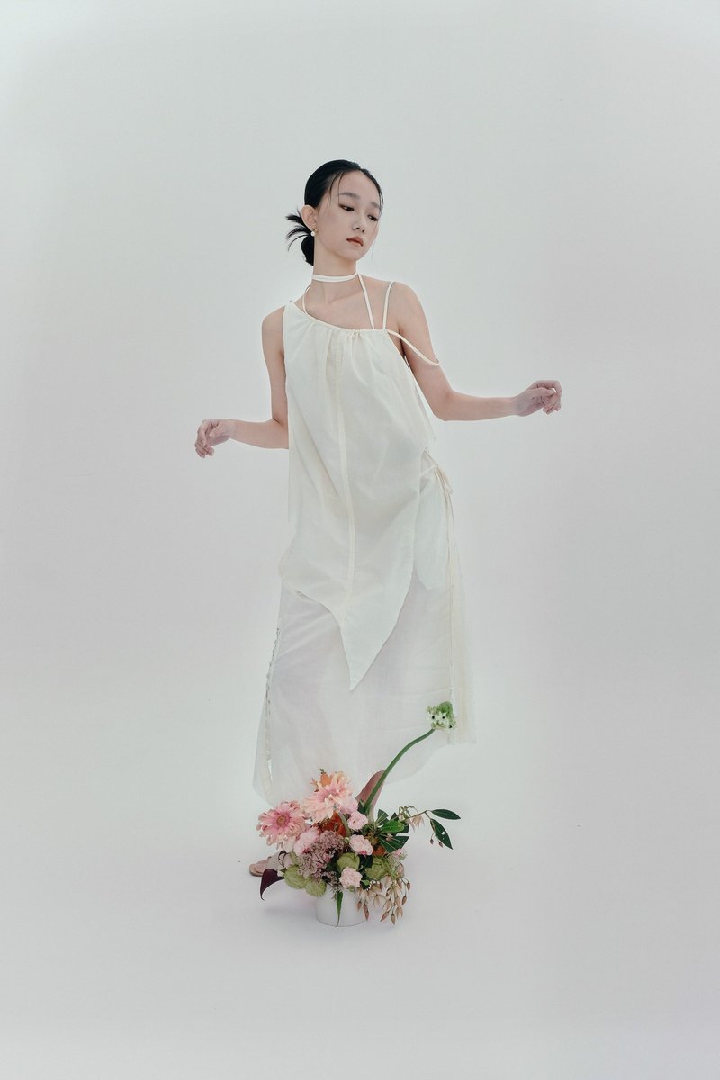 アプリコットホワイト リボン ドローストリング ホルターネックワンピース - ワンピース - コットン・麻 ホワイト