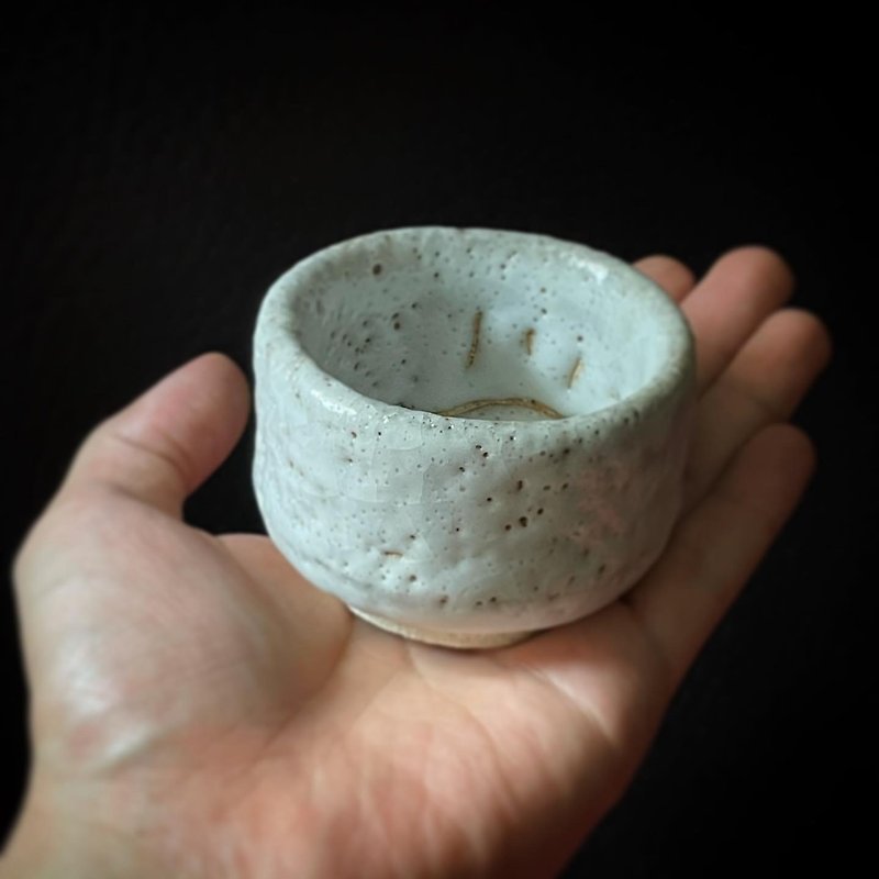 White Shino-yaki Tea Cup丨Kasano Kiln Xu Congzhi - Teapots & Teacups - Pottery White