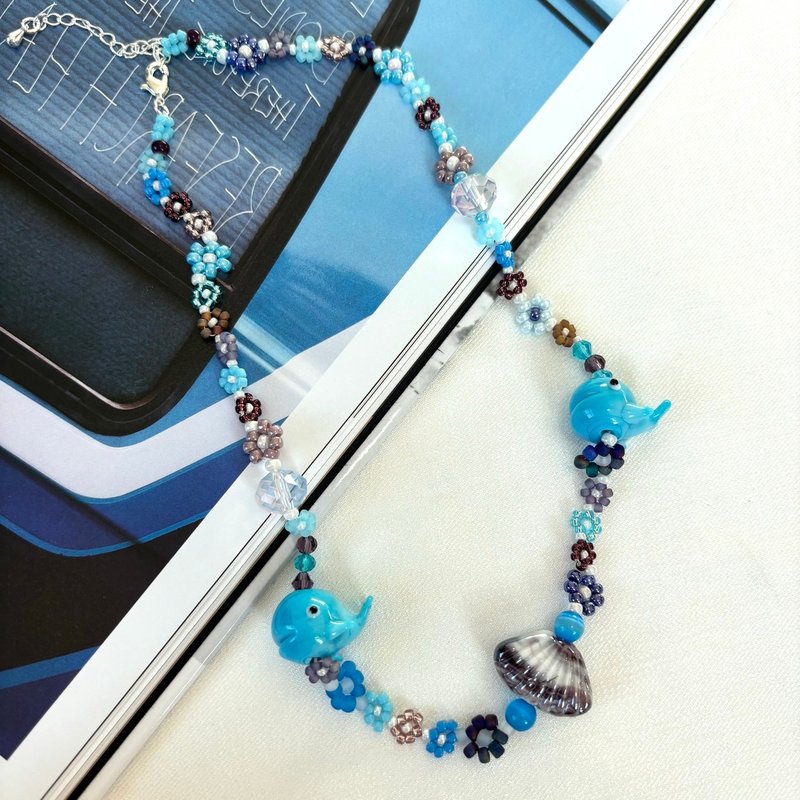 zi2.rennt beads | Whale Bubble | handmade necklace whale necklace beaded necklace clavicle chain - สร้อยคอ - แก้ว สีน้ำเงิน