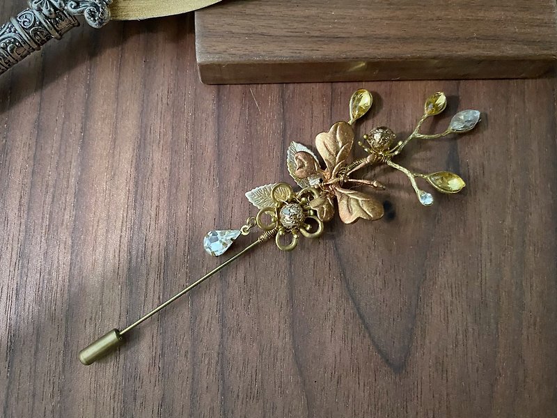 Western antique style bright-hand-dyed Bronze butterfly brooch