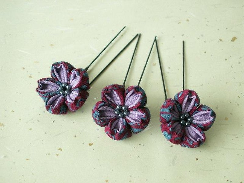 つまみ細工　古布で作った桜の髪飾りの３点セット〈紫〉　お花見にぴったり♪ - ヘアアクセサリー - その他の素材 パープル
