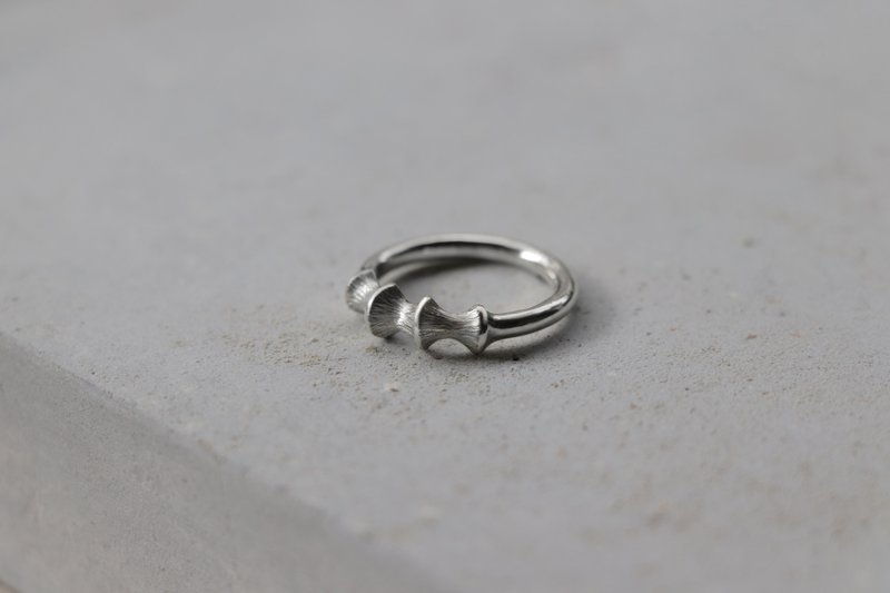 Sensory I sterling silver cactus ring - แหวนทั่วไป - เงินแท้ สีเงิน