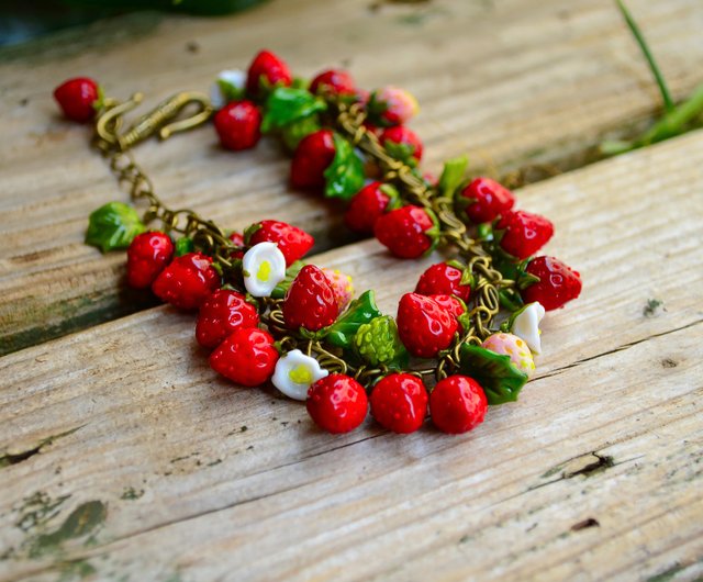 Strawberry Kiwi Clay Bead Bracelet -  Canada