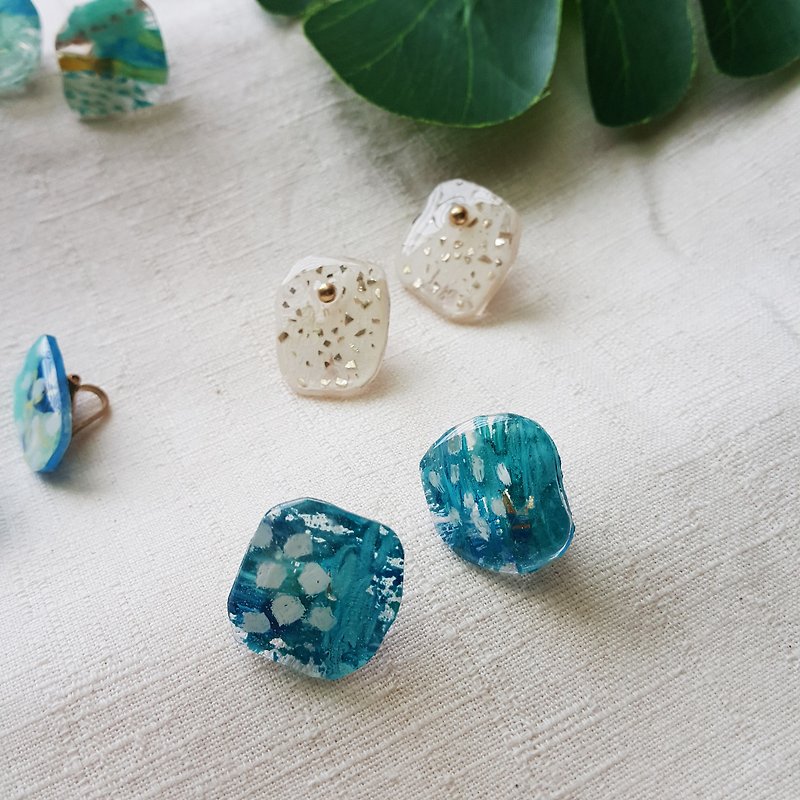 Hand-painted oil painting wind blue vision hand made transparent resin ear clip earrings / painless ear clip - Earrings & Clip-ons - Resin Blue