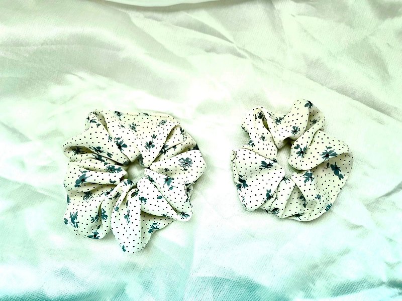 Handmade XXL/Normal chiffon Flower Scrunchie