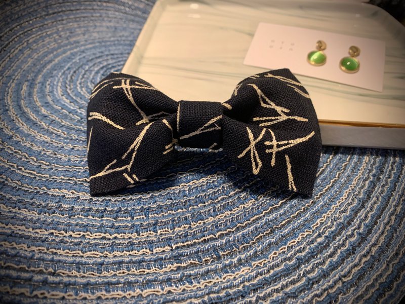 Hand-made bow tie∣lucky bones∣gentleman∣wenqing∣dating accessories - หูกระต่าย/ผ้าพันคอผู้ชาย - ผ้าฝ้าย/ผ้าลินิน สีน้ำเงิน