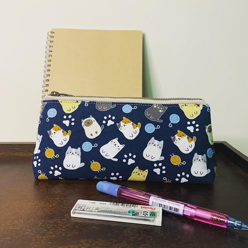 Blue cat triangle pencil case