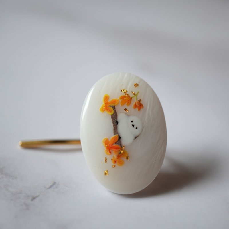 Natural Shell, Osmanthus, and Long-tailed Tit Pony Hook | A Gentle Seasonal Accent with a Soft Autumn Fragrance - Hair Accessories - Gemstone White