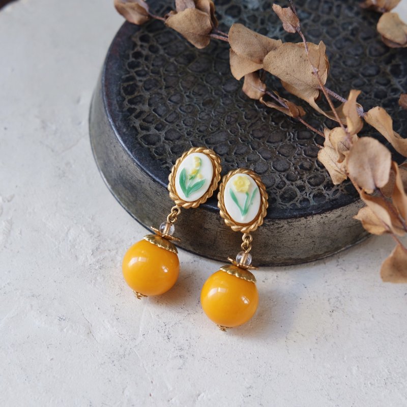 Madelline V - 耳環/耳夾/耳骨夾 - 其他材質 