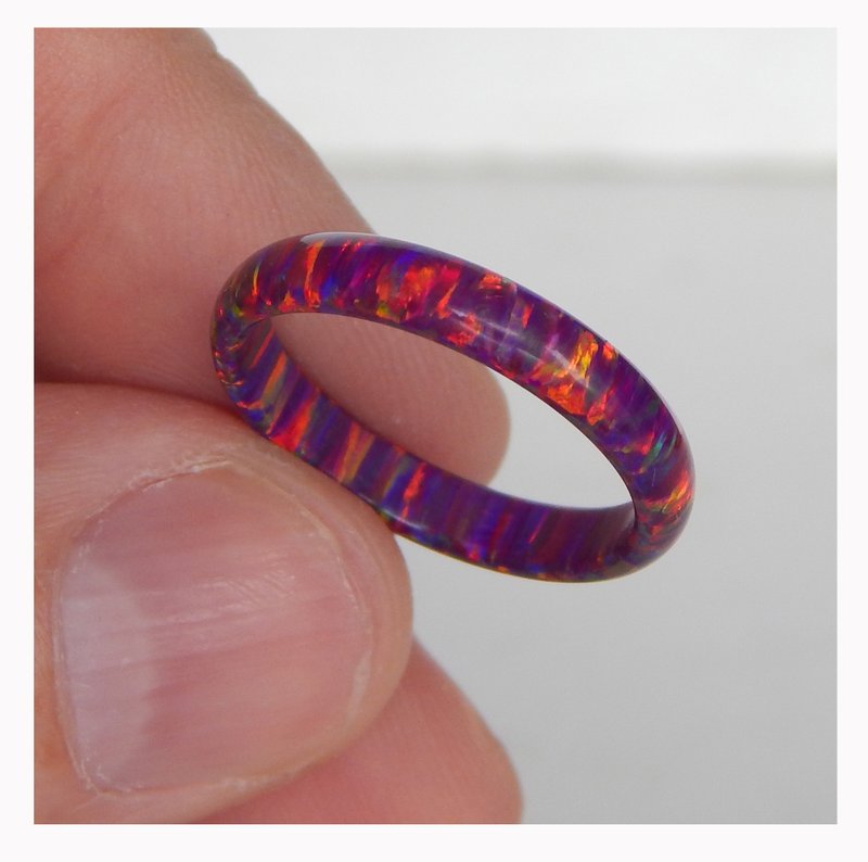 Very beautiful ring of opal. Solid opal ring. Synthetic opal ring. - 戒指 - 其他材質 紫色