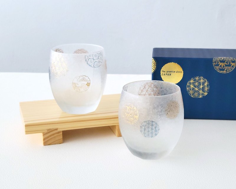 【Marriage Gift】Vintage-style Matching Cups with Round Patterns - แก้วไวน์ - แก้ว 