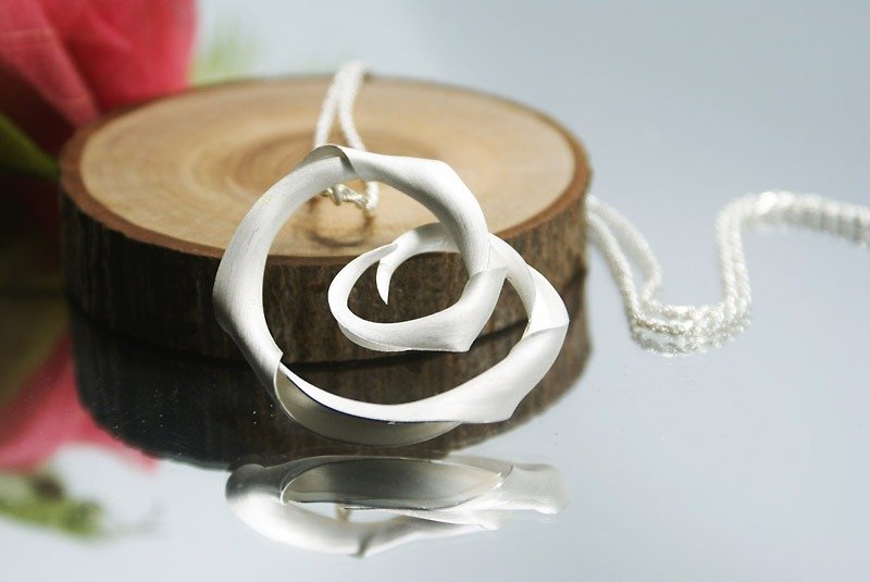 [Handmade Silver Jewelry] Rose New Elephant Sterling Silver Necklace - สร้อยคอ - โลหะ ขาว