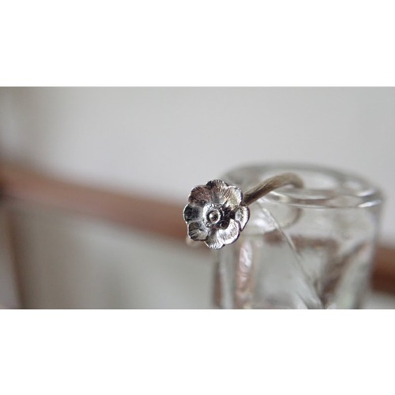 Anemone SV Ear cuff - 耳環/耳夾/耳骨夾 - 其他金屬 銀色