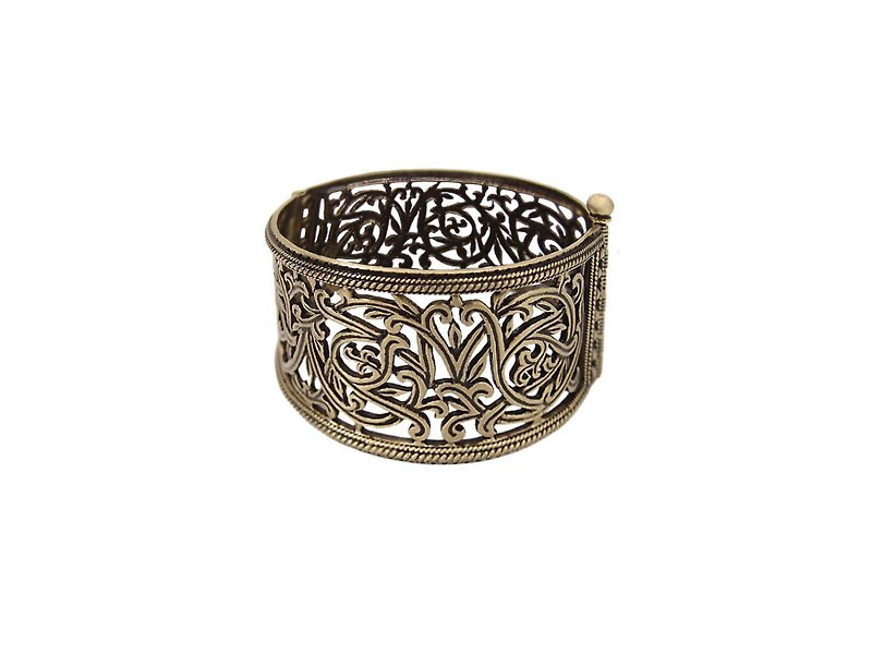 Wide brass bracelet flower ornament / Summer jewelry handmade bracelet - สร้อยข้อมือ - ทองแดงทองเหลือง สีทอง