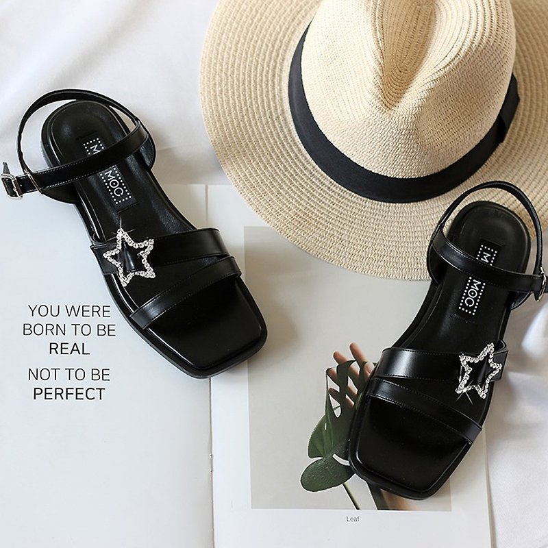 PRE-ORDER – MACMOC Elly (BLACK) Sandals - รองเท้ารัดส้น - วัสดุอื่นๆ 