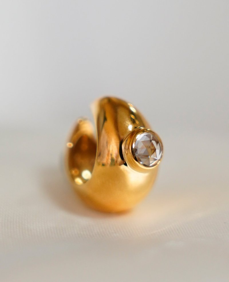 SV Rosecut Quartz Earcuff - 耳環/耳夾/耳骨夾 - 其他金屬 金色