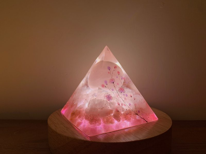 ピンククリスタル天然石常夜灯/ピンク雰囲気ライト/ベッドサイドライト/癒しのオブジェ/手描きの植物 - 照明・ランプ - クリスタル ピンク