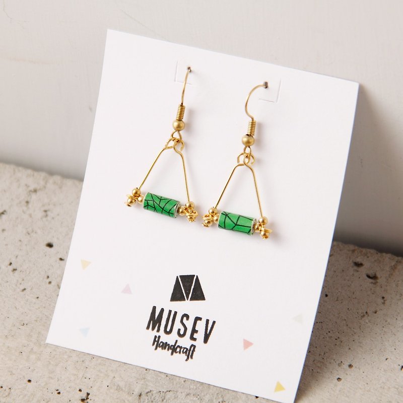[Small paper hand made / paper art / jewelry] green pattern triangle earrings - Earrings & Clip-ons - Paper Green