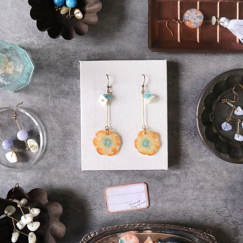 Flower collection book handmade earrings - full of shell stone apatite can be changed - ต่างหู - เรซิน สีเหลือง