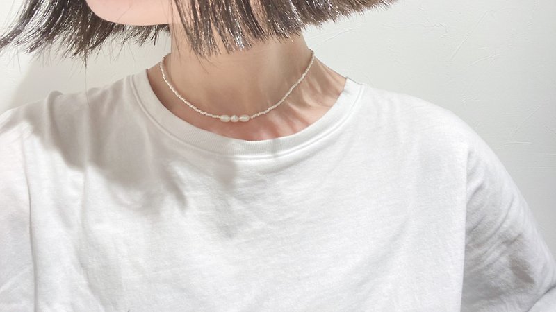 Magnet detachable beads necklace white 3pearl choker - สร้อยคอ - วัสดุอื่นๆ ขาว