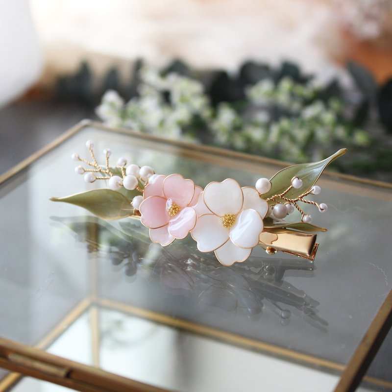 【Light Color Flower Hair Clip】Pearl Embellished Handmade Bronze Resin Hair Ornament/Hair Clip - Hair Accessories - Resin Pink