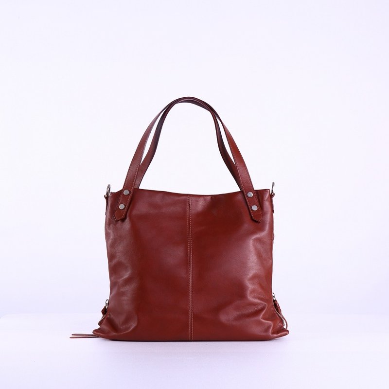 [Special offer with slight imperfections] [Made in Italy] Winny soft leather large shoulder bag - กระเป๋าเครื่องสำอาง - หนังแท้ สีนำ้ตาล