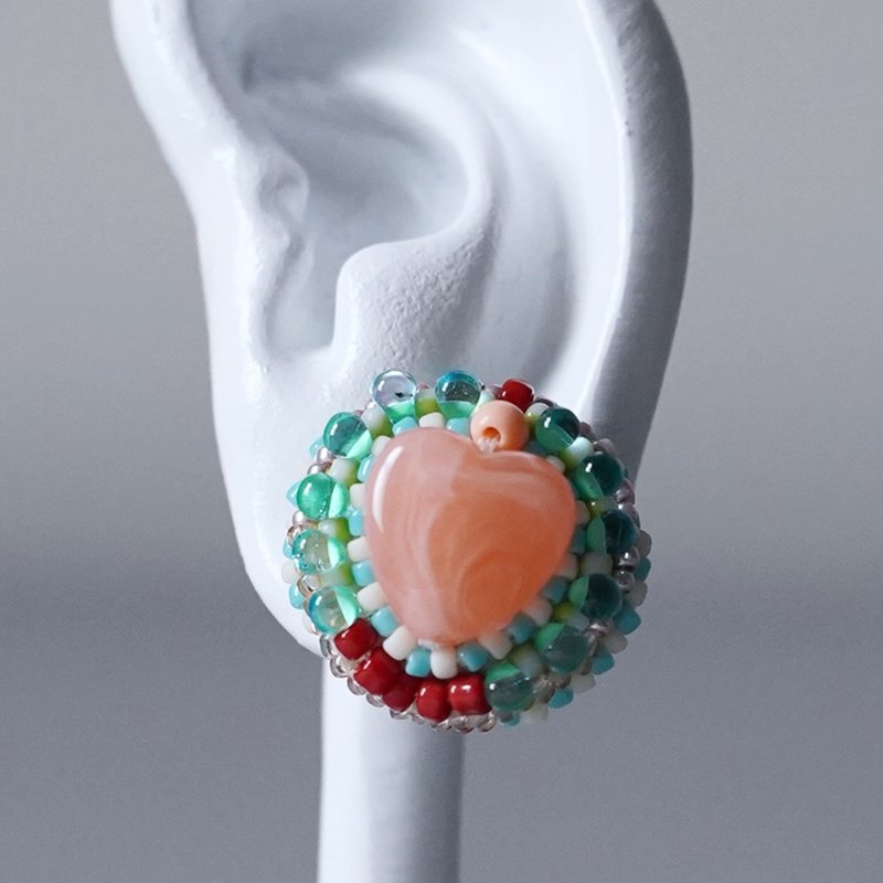 Beaded Embroidery Earrings No.19 – Pink Heart Motif Bold Lightweight Statement - 耳環/耳夾/耳骨夾 - 塑膠 粉紅色