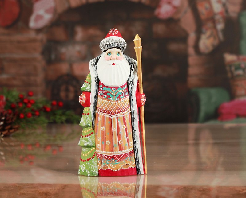 サンタの手彫りの木製サンタクロースとクリスマスツリーサンタの置物木製