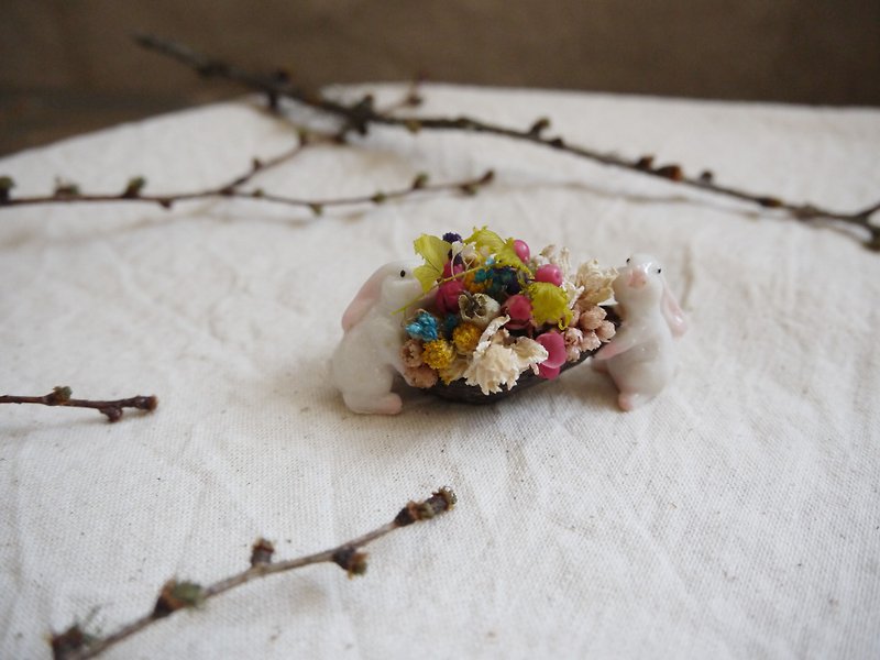 [Rabbit series (b)] white ceramic decorations of dried flowers - Plants - Plants & Flowers White