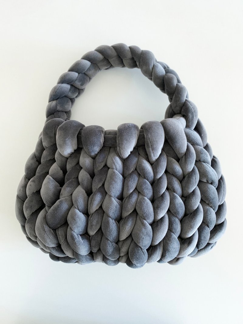 Hand weave velvet cotton chunky yarn shoulder bag - กระเป๋าถือ - ผ้าฝ้าย/ผ้าลินิน สีเทา