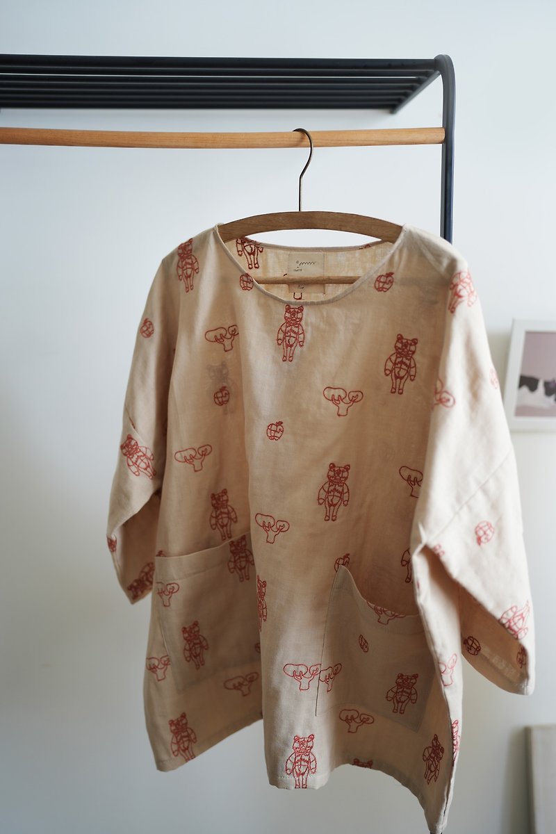 Milk tea embroidered bear square coat - Women's Tops - Cotton & Hemp Multicolor