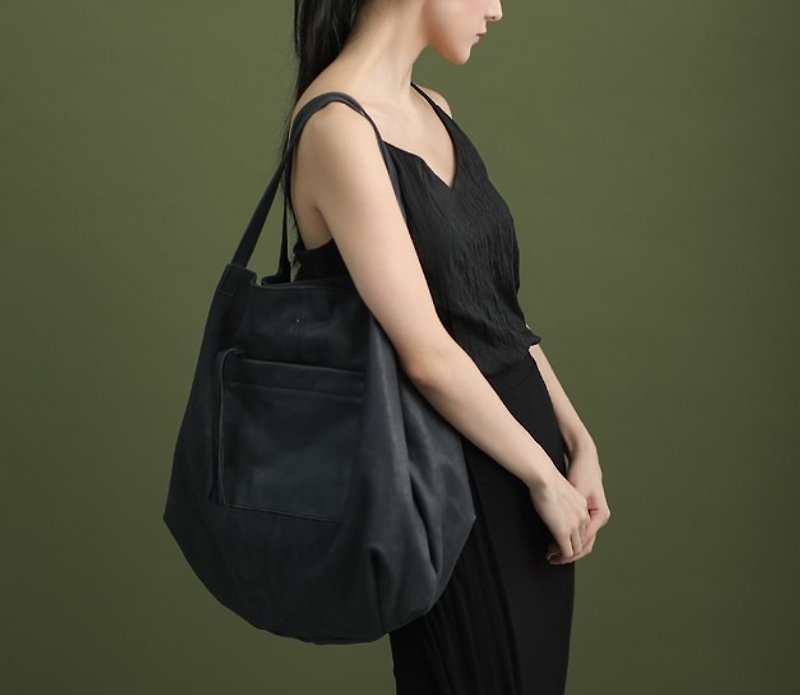 Stereo structure folding large capacity leather side backpack gray and black - กระเป๋าแมสเซนเจอร์ - หนังแท้ สีดำ
