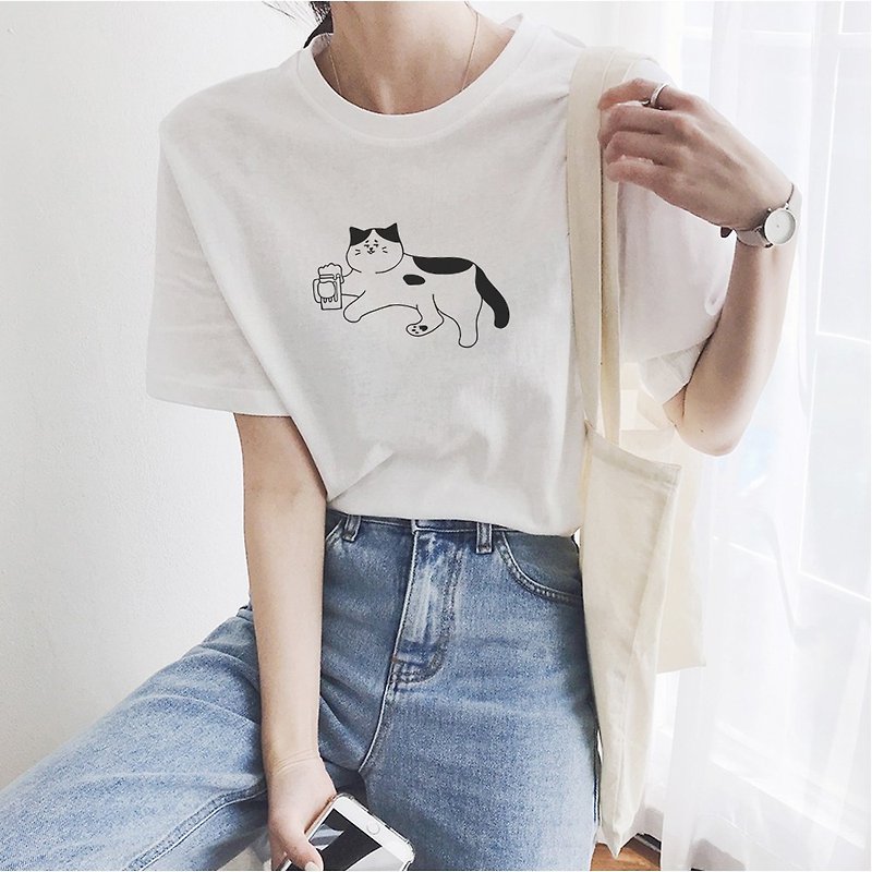 Beer Cat unisex white t shirt - เสื้อยืดผู้หญิง - ผ้าฝ้าย/ผ้าลินิน ขาว