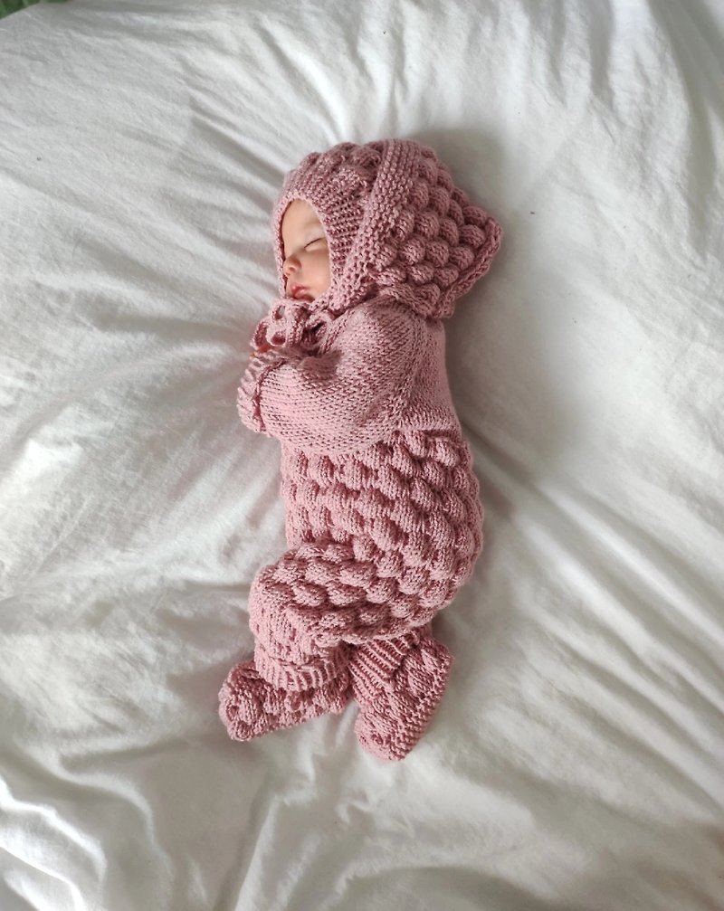Knitting pattern for jumpsuit, bonnet, booties for baby 0-3, 3-6 months - 吊帶褲/連身褲 - 羊毛 粉紅色