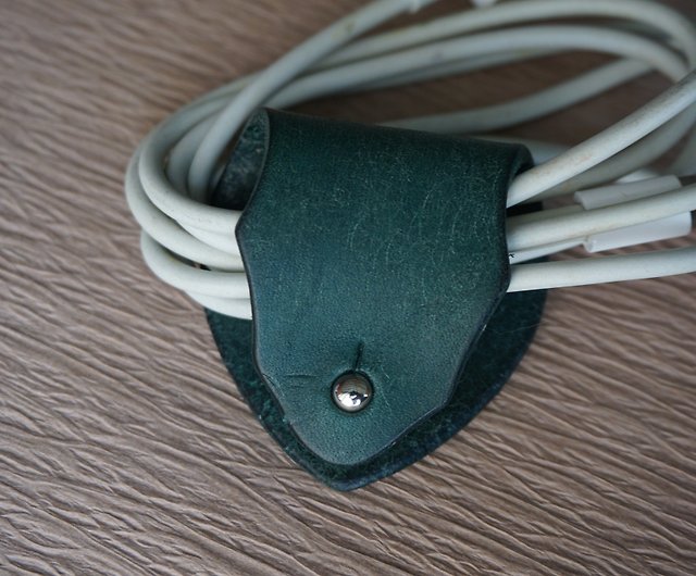 Handmade leather-earphone/USB winder cable reel storage Earphone/ USB Holder  - Shop Craftihood Headphones & Earbuds Storage - Pinkoi