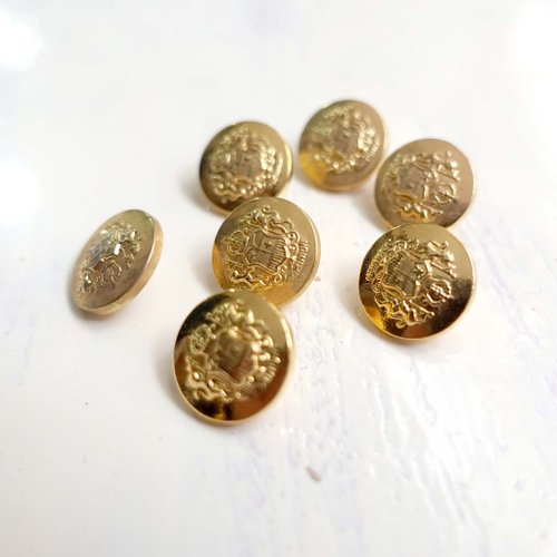 Travel Genius 中古店 日本中古金色立體塑膠徽章小恤衫襯衫鈕扣 高階二手古著珠寶首飾