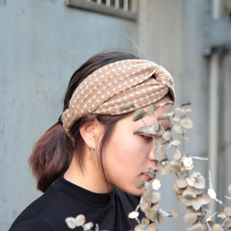 Sewing//Wool/Taiwan handmade crisscross elastic hairband - เครื่องประดับผม - ผ้าฝ้าย/ผ้าลินิน สีนำ้ตาล