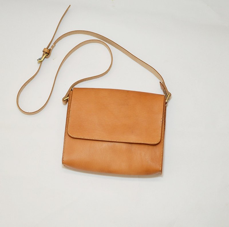 Brown orange shoulder / side backpack - this skin is hard and has a back - Messenger Bags & Sling Bags - Genuine Leather Orange